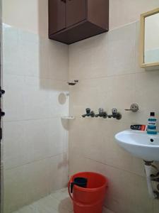 Common Bathroom Image of 150 Sq.ft 1 RK Builder Floor for rent in Yeida Greater Noida for Rs. 20000