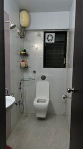 Bathroom Image of 905 Sq.ft 2 BHK Apartment / Flat for sale in Romell Empress, Borivali West Mumbai for Rs. 17000000