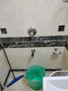 Bathroom Image of 1000 Sq.ft 2 BHK Apartment / Flat for rent in Suleman Chembar Apartment, Colaba Mumbai for Rs. 170000