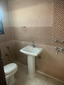 Bathroom Image of 720 Sq.ft 2 BHK Apartment / Flat for sale in Maidan Garhi New Delhi for Rs. 3500000
