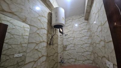 Bathroom Image of 1200 Sq.ft 1 BHK Builder Floor for rent in DLF Phase 3 Gurgaon for Rs. 30000
