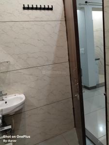 Bathroom Image of 1300 Sq.ft 1 BHK Independent House for rent in Mohkam Pur Kala Dehradun for Rs. 6500
