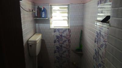 Bathroom Image of 550 Sq.ft 1 BHK Apartment / Flat for rent in Keshtopur Kolkata for Rs. 9000