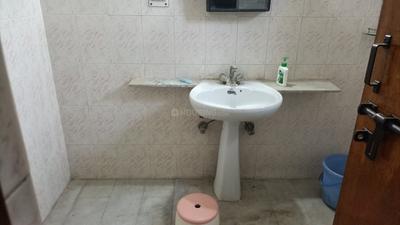 Image of 1600 Sq.ft 3 BHK Apartment / Flat for rent in Husainganj, Lucknow for Rs. 43000