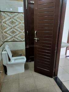 One room set furnished Bathroom 1