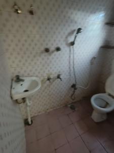Bathroom Image of 700 Sq.ft 2 BHK Apartment / Flat for sale in Villivakkam Chennai for Rs. 4900000