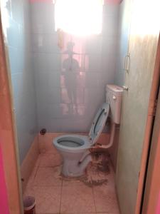 Bathroom Image of 650 Sq.ft 2 BHK Apartment / Flat for sale in Peerless Nagar, Sodepur Kolkata for Rs. 2200000
