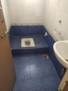 Bathroom Image of 885 Sq.ft 2 BHK Apartment / Flat for sale in Perumbakkam Chennai for Rs. 4000000