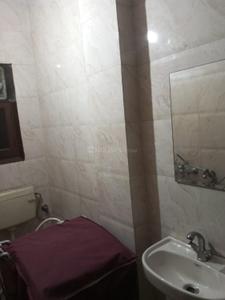 Bathroom Image of 550 Sq.ft 1 BHK Builder Floor for rent in Hari Nagar New Delhi for Rs. 15000