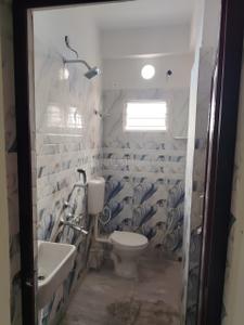 Bathroom Image of 1001 Sq.ft 2 BHK Apartment / Flat for sale in Baguiati Kolkata for Rs. 4504500
