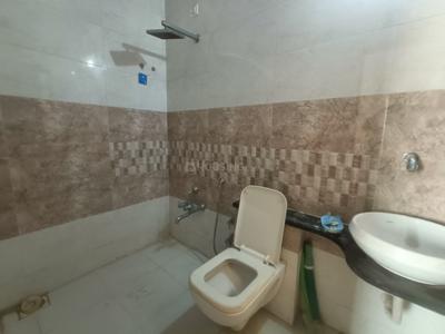 Bathroom Image of 1300 Sq.ft 2 BHK Apartment / Flat for rent in Manjalpur Vadodara for Rs. 15000