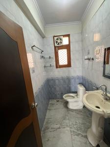 Bathroom Image of 1200 Sq.ft 2 BHK Apartment / Flat for rent in Vasundhara Ghaziabad for Rs. 30000
