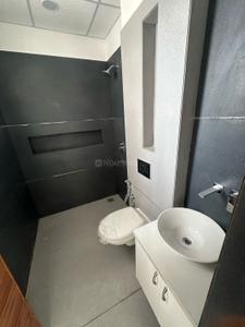 Bathroom Image of 1500 Sq.ft 3 BHK Apartment / Flat for rent in Absolute Residency, Sector 92 Mohali for Rs. 35000