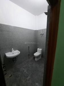 Bathroom Image of 1500 Sq.ft 3 BHK Builder Floor for rent in Sultanpur Road Lucknow for Rs. 13500