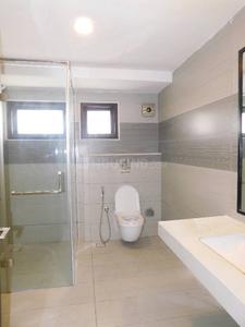 Bathroom Image of 4339 Sq.ft 4 BHK Apartment / Flat for rent in Embassy Grove, Rustam Bagh Layout Bengaluru for Rs. 300000