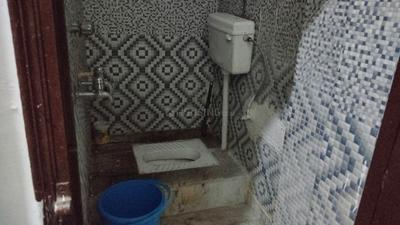 Bathroom Image of 600 Sq.ft 1 BHK Independent House for rent in Beta I Greater Noida for Rs. 17500