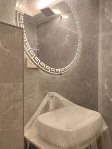 Common Bathroom Three Image of 555 Sq.ft 2 BHK Independent House for rent in Sector 41 Gurgaon for Rs. 40000