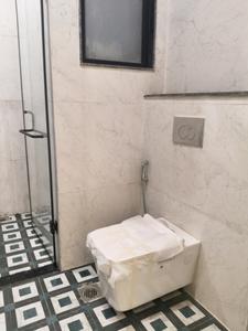 Common Bathroom Image of 3010 Sq.ft 4 BHK Builder Floor for sale in Palam Vihar Gurgaon for Rs. 47500000