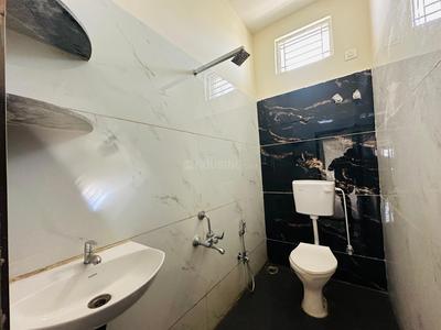 Bathroom Image of 1500 Sq.ft 1 BHK Independent House for rent in Sharanbasappa B Iradi New Reavanasiddeshwar Colony, Kusnoor Gulbarga for Rs. 8900