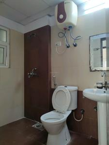 Common Bathroom Image of 1480 Sq.ft 3 BHK Apartment / Flat for sale in Mahagun Moderne, Sector 78 Noida for Rs. 21500000