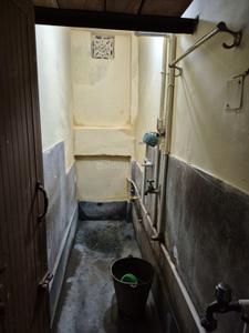 Bathroom Image of 1001 Sq.ft 4 BHK Apartment / Flat for sale in Salkia Howrah for Rs. 1300000
