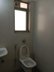 Common Bathroom Image of 600 Sq.ft 1 BHK Apartment / Flat for sale in Thane West Thane for Rs. 10500000