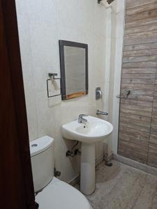 Bathroom Image of 880 Sq.ft 2 BHK Apartment / Flat for rent in DDA R Block, New Rajinder Nagar New Delhi for Rs. 45000