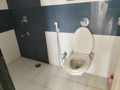 Vista Luxuria Bathroom One 4