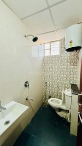 Bathroom Image of 940 Sq.ft 2 BHK Apartment / Flat for rent in Palasia Indore for Rs. 30000