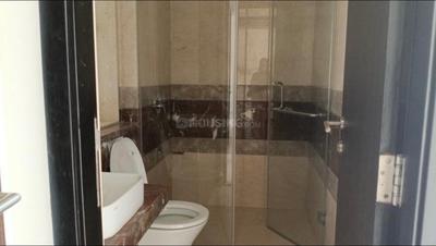 Bathroom Image of 900 Sq.ft 2 BHK Apartment / Flat for sale in Kalpataru Radiance, Goregaon West Mumbai for Rs. 31000000