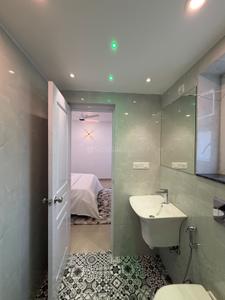 Bathroom Image of 990 Sq.ft 2 BHK Apartment / Flat for rent in Logix Blossom Zest, Sector 143 Noida for Rs. 50000