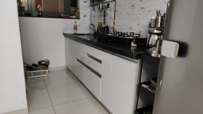 Kitchen Image of 920 Sq.ft 2 BHK Apartment / Flat for sale in Amanora Gold Towers, Hadapsar Pune for Rs. 11500000