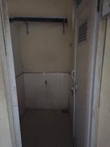 Bathroom Image of 400 Sq.ft 1 BHK Apartment / Flat for rent in Khatodra Wadi Surat for Rs. 9000
