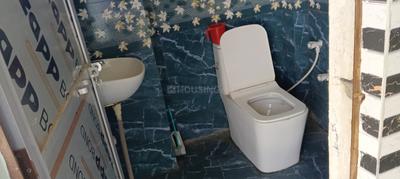 Bathroom Image of 600 Sq.ft 1 BHK Builder Floor for rent in Gomti Nagar Lucknow for Rs. 8000