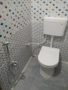 Bathroom Image of 3460 Sq.ft 2 BHK Independent House for rent in Jhusi Allahabad for Rs. 7500