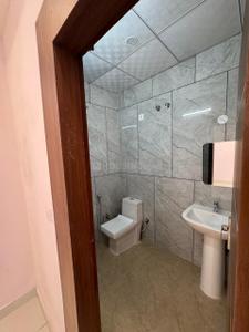 Bathroom Image of 1450 Sq.ft 2 BHK Builder Floor for rent in Sahastradhara Road Dehradun for Rs. 32000