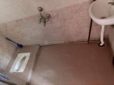 Bathroom Image of 550 Sq.ft 1 BHK Apartment / Flat for rent in Urapakkam Chennai for Rs. 10000