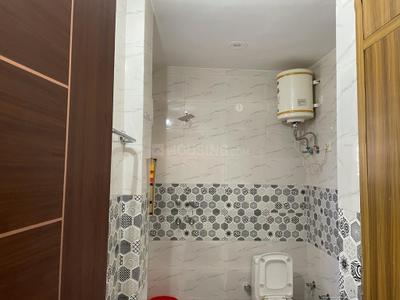 Bathroom Image of 2852 Sq.ft 2 BHK Builder Floor for rent in Sector 46 Gurgaon for Rs. 38000