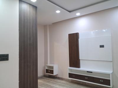 Bedroom Image of 900 Sq.ft 2 BHK Builder Floor for sale in Ramesh Nagar New Delhi for Rs. 15000000
