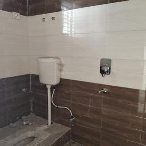 Bathroom Image of 1000 Sq.ft 2 BHK Apartment / Flat for rent in Kalakusuma Dhanbad for Rs. 8000