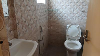 Bathroom Image of 650 Sq.ft 1 BHK Apartment / Flat for rent in Banaswadi Bengaluru for Rs. 17000