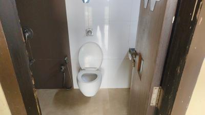 Bathroom Image of 2650 Sq.ft 4 BHK Apartment / Flat for rent in Platinum The Springs, Kalamboli Navi Mumbai for Rs. 65000