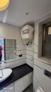 Bathroom Image of 2925 Sq.ft 4 BHK Builder Floor for sale in  RWA Block D1A Janakpuri, Janakpuri New Delhi for Rs. 65000000