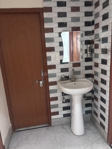 Bathroom Image of 1800 Sq.ft 2 BHK Builder Floor for rent in Chakshah Nagar Dehradun for Rs. 15000