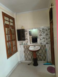 Bathroom Image of 800 Sq.ft 2 BHK Apartment / Flat for rent in Alambagh Lucknow for Rs. 12000
