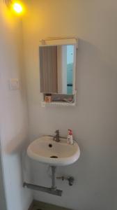 Bathroom Image of 500 Sq.ft 1 BHK Apartment / Flat for rent in Chinchbhavan Nagpur for Rs. 8500