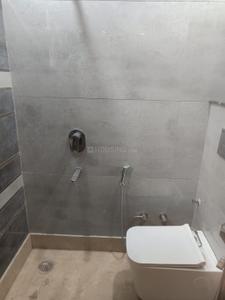 Bathroom Image of 1350 Sq.ft 3 BHK Apartment / Flat for sale in Model Town New Delhi for Rs. 22800000