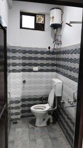 Bathroom Image of 800 Sq.ft 1 BHK Apartment / Flat for rent in Dharamsala Kangra for Rs. 7000