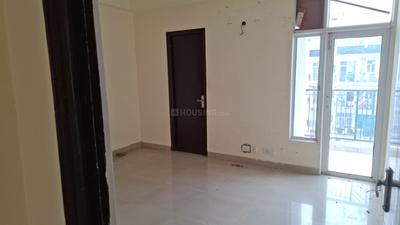 Bedroom Image of 1350 Sq.ft 3 BHK Apartment / Flat for rent in Skytech Matrott, Sector 76 Noida for Rs. 33000