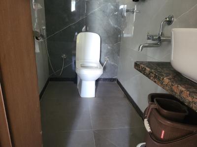 Bathroom Image of 400 Sq.ft 1 RK Apartment / Flat for rent in Koramangala Bengaluru for Rs. 35000